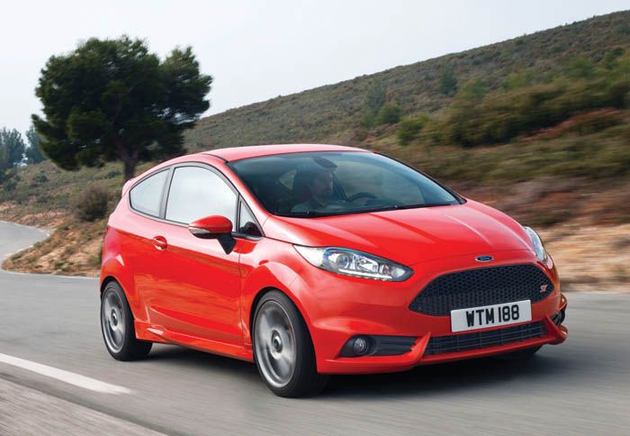 Επιστροφή για το Ford Fiesta ST, με σπορτίφ εμφάνιση αλλά και για πρώτη φορά, turbo κινητήρα 1,6 λίτρων.